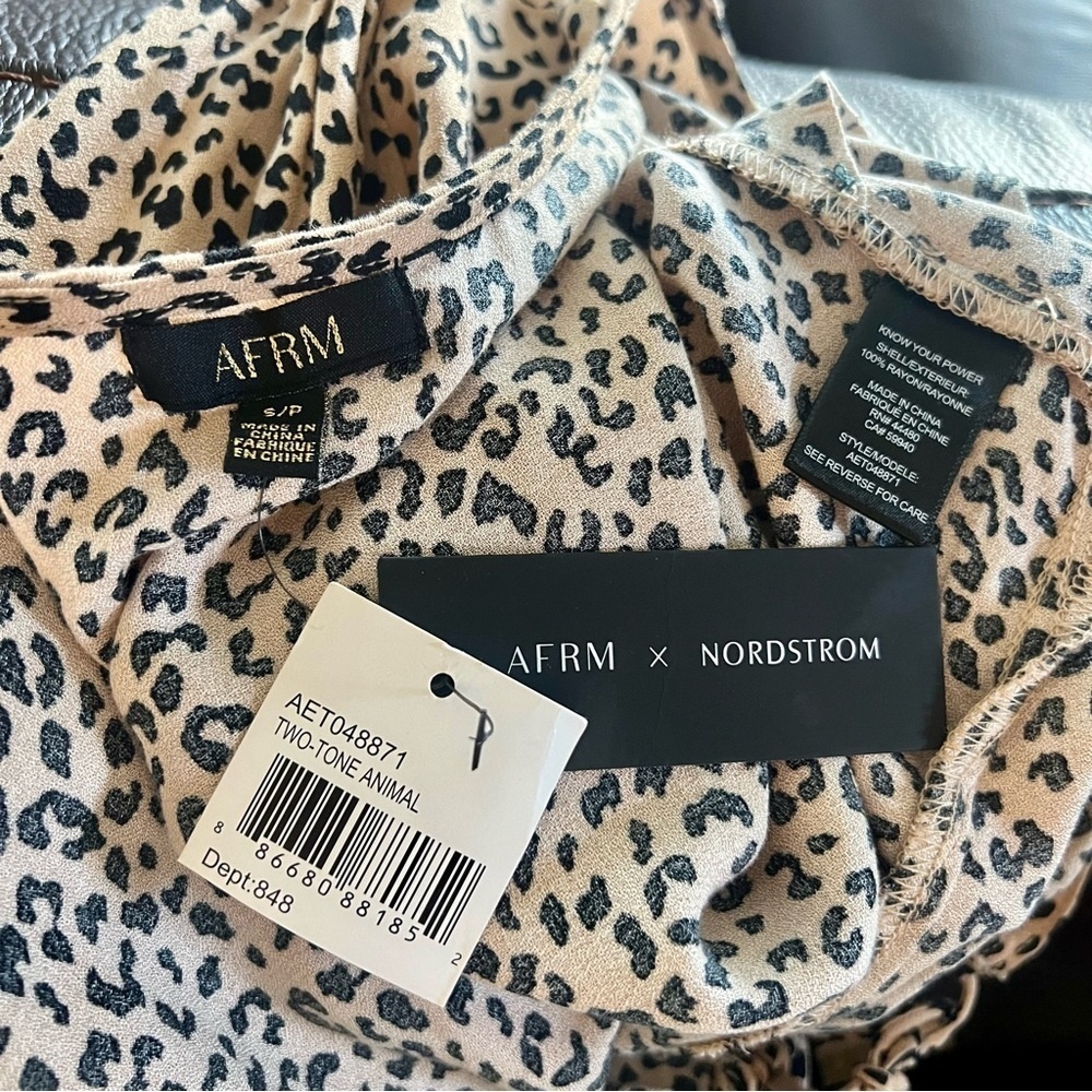 AFRM Top NWT x Nordstrom Cheetah Animal Print Keyhole Tie Crop Blouse Size Small - Picture 3 of 4